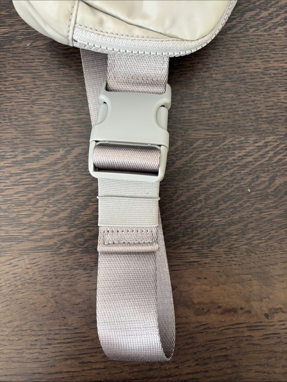 lululemon Everywhere Belt Bag Women’s Silver Gray 1L - Picture 4 of 7